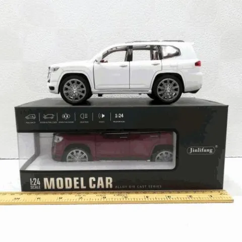 1:24 White Land Cruiser Die-Cast Model