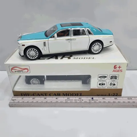 Die-Cast Luxury Sedan Car Model 1:32
